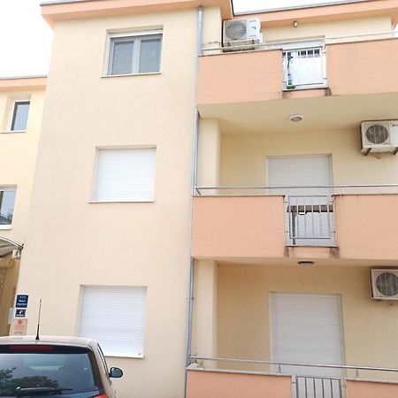 Apartman Dm Трогир Екстериор снимка